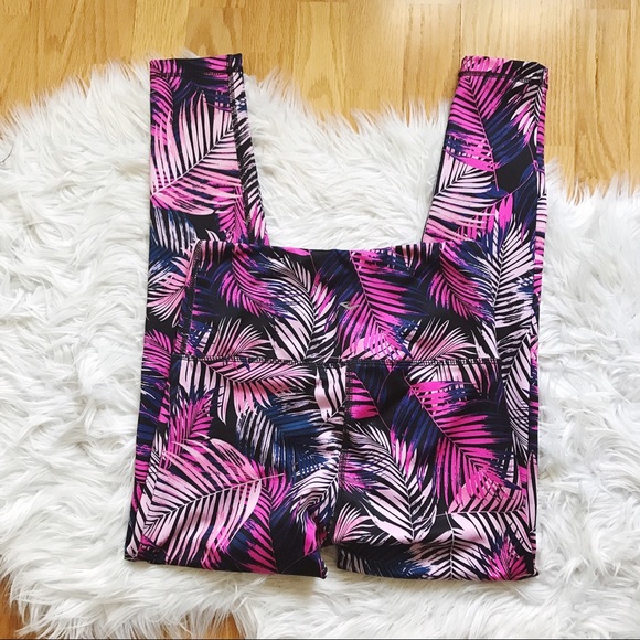 🌿Palm Print Gym Leggings🌿 - Picture 3 of 3